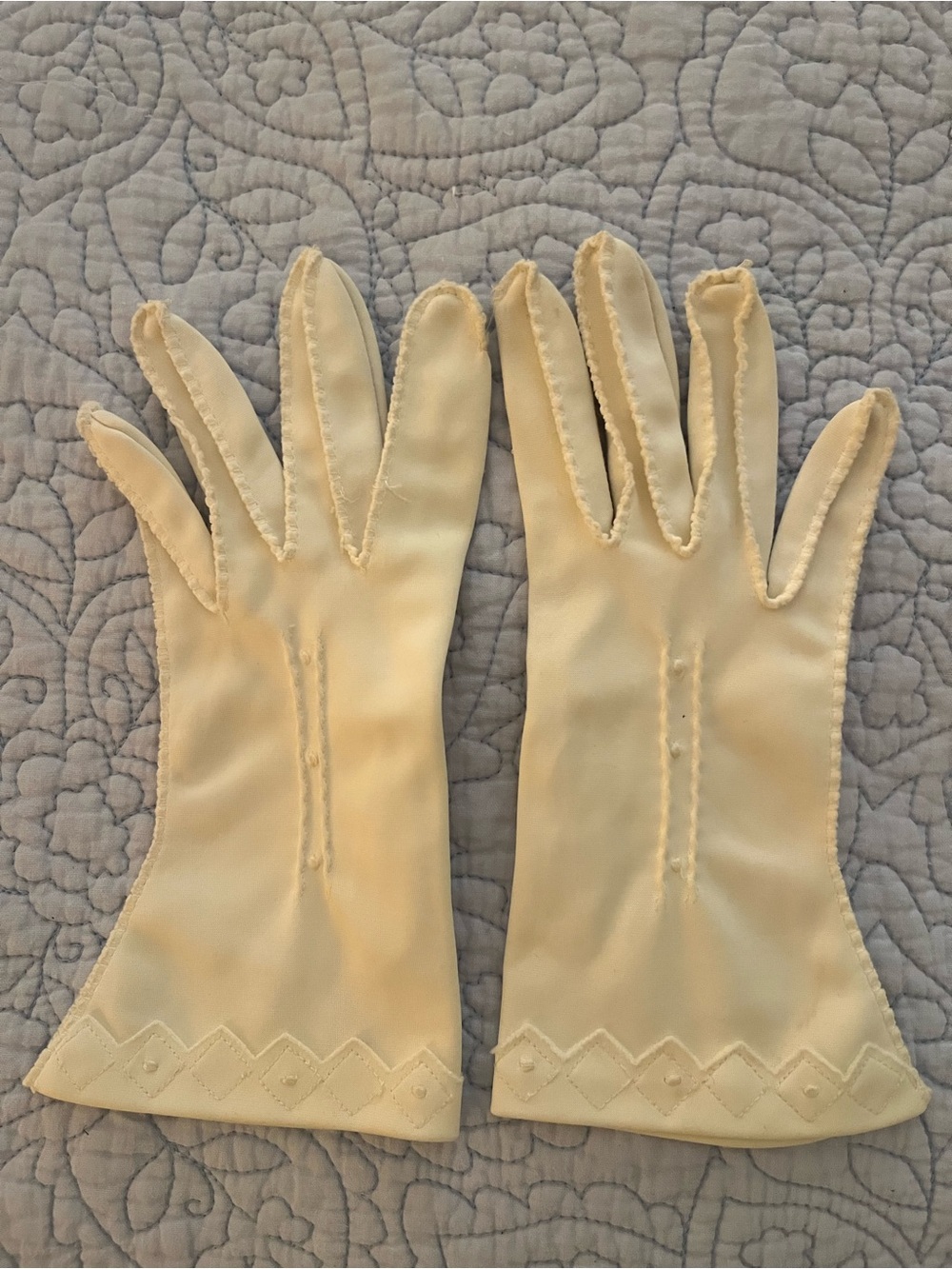Classic Cream Women's Dress Gloves - Elegant Evening Accessory